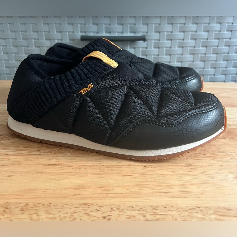 Women’s Teva Ember Moc Size 6